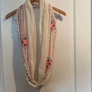 American eagle white infinity scarf w/ embroidery